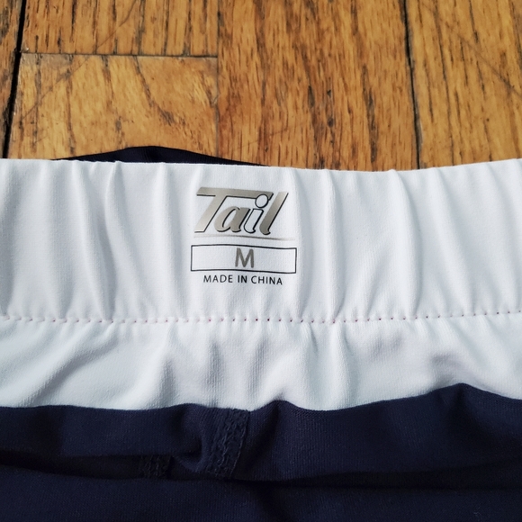 CLOSET CLOSING 7/31 Tail Tennis Skirt/Skort Size Medium - Picture 4 of 4